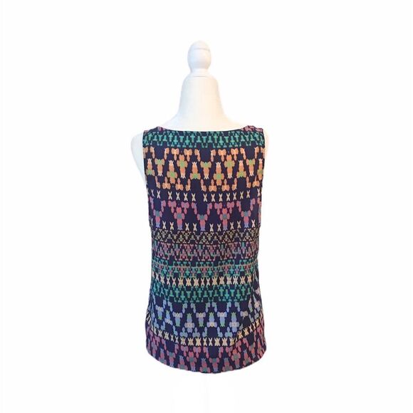 Sleeveless Aztec V-Neck Top - Picture 4 of 10